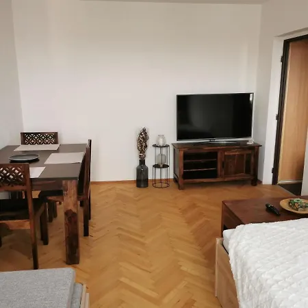 Daire - 1+1 Slaný